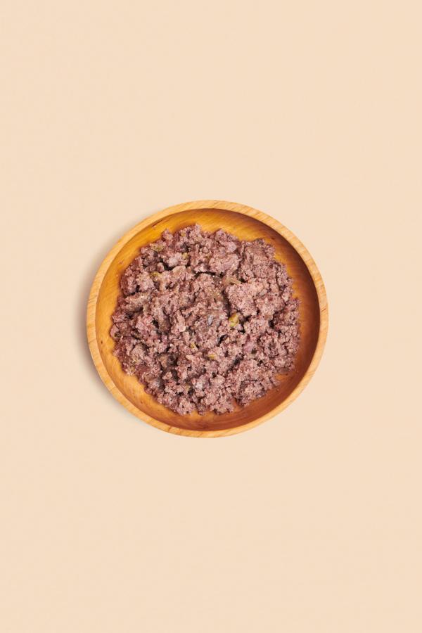 Contenu de la conserve nourriture pour chiens avec viande de cerf